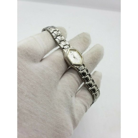 Seiko 17mm Silver Womens Watch V400-5631 main image 5